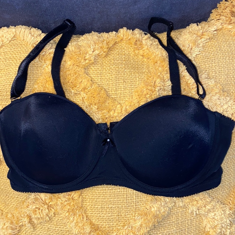 VICTORIAS SECRET SILICONE BRA